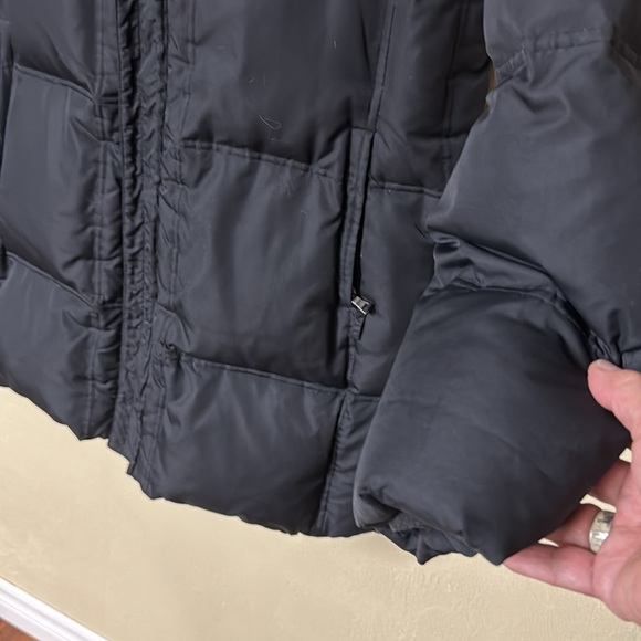 Quality Roots puffer Down coat size XL. Like new, with detachable hood - Picture 4 of 7